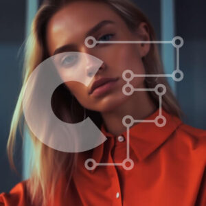 Intra Συλλεκτικό Ξύλινο Παζλ Plywood  4mm - Όμορφη εικόνα μιας ξανθιάς γυναίκας που κάθεται μπροστά από ένα παράθυρο Σε Ξύλινο Κουτί - Διαστάσεις Puzzle: 10x10 cm – 25 κομμάτια