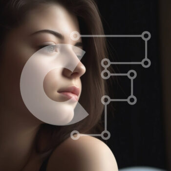 Intra Συλλεκτικό Ξύλινο Παζλ Plywood  4mm - Σοβαρή νεαρή γυναίκα με καστανά μαλλιά σε μαύρο σουτιέν και άσπρο τοπ Σε Ξύλινο Κουτί - Διαστάσεις Puzzle: 10x10 cm – 25 κομμάτια - Image 1