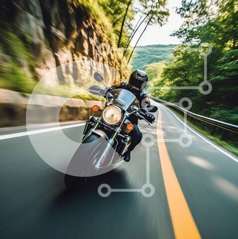 Intra Συλλεκτικό Ξύλινο Παζλ Plywood  4mm - Ζήστε τη συγκίνηση της οδήγησης μιας μοτοσικλέτας σε έναν ελικοειδή δασικό δρόμο Σε Ξύλινο Κουτί - Διαστάσεις Puzzle: 10x10 cm – 25 κομμάτια - Image 1