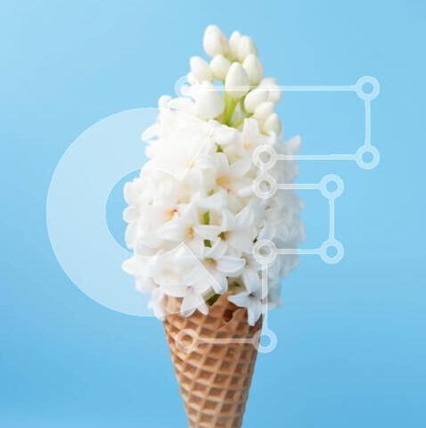 Intra Συλλεκτικό Ξύλινο Παζλ Plywood  4mm - Λευκοί κρίνοι σε χωνάκι παγωτού σε μπλε φόντο Σε Ξύλινο Κουτί - Διαστάσεις Puzzle: 10x10 cm – 25 κομμάτια - Image 1