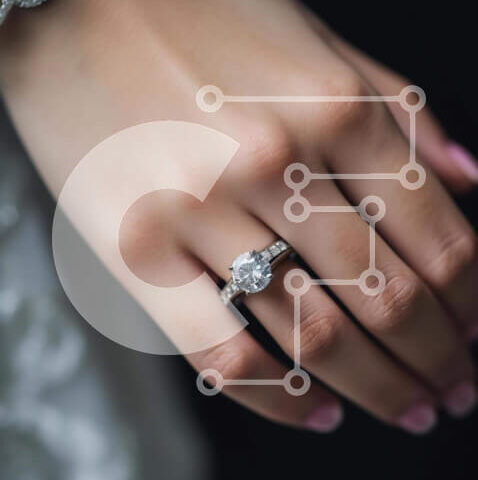 Intra Συλλεκτικό Ξύλινο Παζλ Plywood  4mm - Λαμπερό δαχτυλίδι αρραβώνων στο γυναικείο χέρι Σε Ξύλινο Κουτί - Διαστάσεις Puzzle: 10x10 cm – 25 κομμάτια - Image 1