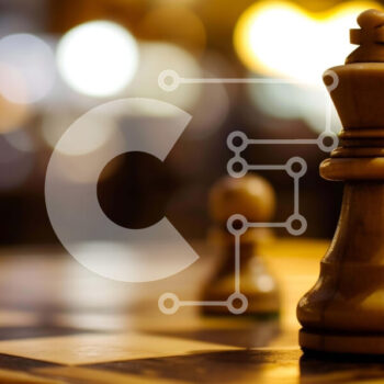 Intra Συλλεκτικό Ξύλινο Παζλ Plywood  4mm - Ξύλινο κομμάτι σκακιού επί του σκάφους με ανθρώπους στο παρασκήνιο Σε Ξύλινο Κουτί - Διαστάσεις Puzzle: 10x10 cm – 25 κομμάτια - Image 1