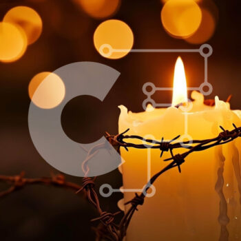 Intra Συλλεκτικό Ξύλινο Παζλ Plywood  4mm - Κερί σε πλαίσιο σε σχήμα καρδιάς που περιβάλλεται από συρματοπλέγματα Σε Ξύλινο Κουτί - Διαστάσεις Puzzle: 10x10 cm – 25 κομμάτια - Image 1