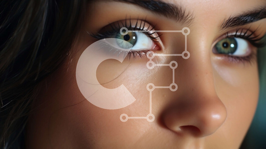 Intra Συλλεκτικό Ξύλινο Παζλ Plywood  4mm - Πορτρέτο μιας γυναίκας με μακριά σγουρά καστανά μαλλιά και πράσινα μάτια Σε Ξύλινο Κουτί - Διαστάσεις Puzzle: 10x10 cm – 25 κομμάτια