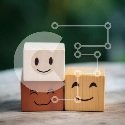 Intra Συλλεκτικό Ξύλινο Παζλ Plywood  4mm - Τρεις στοιβαγμένοι ξύλινοι μπλοκ με χαμογελαστά πρόσωπα Σε Ξύλινο Κουτί - Διαστάσεις Puzzle: 10x10 cm – 25 κομμάτια - Image 1