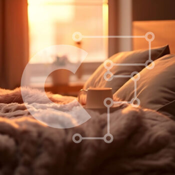 Intra Συλλεκτικό Ξύλινο Παζλ Plywood  4mm - Άνετο υπνοδωμάτιο με τον καφέ στο κομοδίνο Στοκ Φωτογραφία Σε Ξύλινο Κουτί - Διαστάσεις Puzzle: 10x10 cm – 25 κομμάτια - Image 1