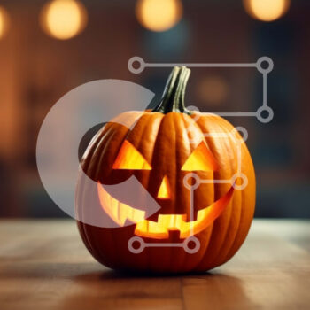 Intra Συλλεκτικό Ξύλινο Παζλ Plywood  4mm - Χαμογελαστή σκαλισμένη κολοκύθα σε ξύλινο τραπέζι Σε Ξύλινο Κουτί - Διαστάσεις Puzzle: 10x10 cm – 25 κομμάτια - Image 1