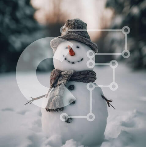 Intra Συλλεκτικό Ξύλινο Παζλ Plywood  4mm - Αξιολάτρευτη εικόνα ενός χιονάνθρωπου με καπέλο και κασκόλ Σε Ξύλινο Κουτί - Διαστάσεις: 10x10 cm – 25 κομμάτια - Image 1