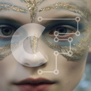 Intra Συλλεκτικό Ξύλινο Παζλ Plywood  4mm - Σοβαρή γυναίκα με μπλε και χρυσό χρώμα προσώπου και λευκό φόρεμα Σε Ξύλινο Κουτί - Διαστάσεις Puzzle: 10x10 cm – 25 κομμάτια - Image 1