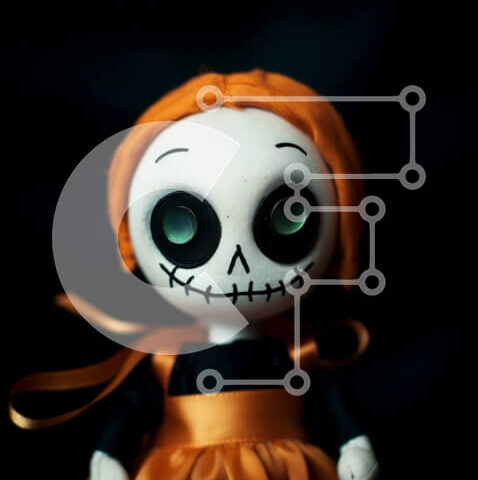 Intra Συλλεκτικό Ξύλινο Παζλ Plywood  4mm - Κούκλα με πορτοκαλί φόρεμα και πράσινα μάτια Σε Ξύλινο Κουτί - Διαστάσεις Puzzle: 10x10 cm – 25 κομμάτια - Image 1