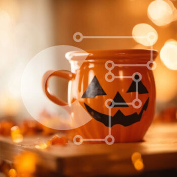 Intra Συλλεκτικό Ξύλινο Παζλ Plywood  4mm - Πορτοκαλί κούπα κολοκύθας στα φθινοπωρινά φύλλα Σε Ξύλινο Κουτί - Διαστάσεις Puzzle: 10x10 cm – 25 κομμάτια - Image 1