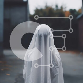 Intra Συλλεκτικό Ξύλινο Παζλ Plywood  4mm - Ghostly Figure στο Alleyway Σε Ξύλινο Κουτί - Διαστάσεις Puzzle: 10x10 cm – 25 κομμάτια - Image 1