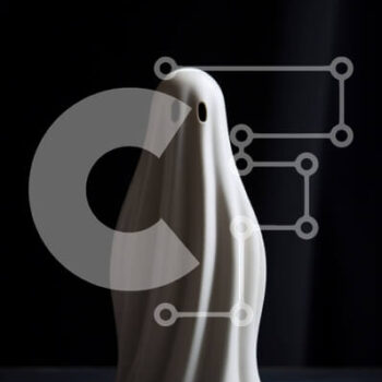 Intra Συλλεκτικό Ξύλινο Παζλ Plywood  4mm - Λευκό κεραμικό ειδώλιο φάντασμα σε μαύρο τραπέζι Σε Ξύλινο Κουτί - Διαστάσεις Puzzle: 10x10 cm – 25 κομμάτια - Image 1