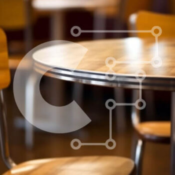 Intra Συλλεκτικό Ξύλινο Παζλ Plywood  4mm - Κοντινή εικόνα ενός ξύλινου τραπεζιού με τέσσερις καρέκλες σε ένα καλά φωτισμένο δωμάτιο Σε Ξύλινο Κουτί - Διαστάσεις Puzzle: 10x10 cm – 25 κομμάτια - Image 1