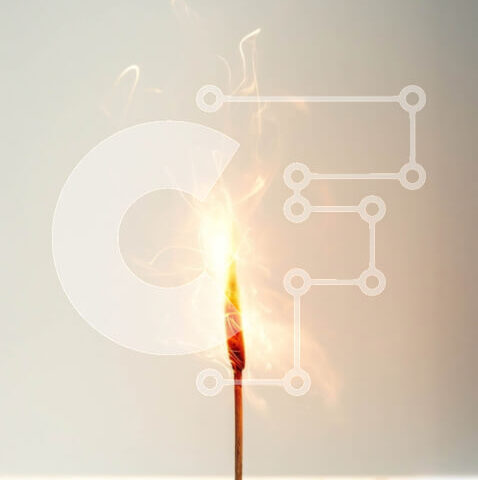 Intra Συλλεκτικό Ξύλινο Παζλ Plywood  4mm - Κοντινό πλάνο ενός λαμπερού σπίρτου σε ένα σπιρτόκουτο Σε Ξύλινο Κουτί - Διαστάσεις: 10x10 cm – 25 κομμάτια - Image 1