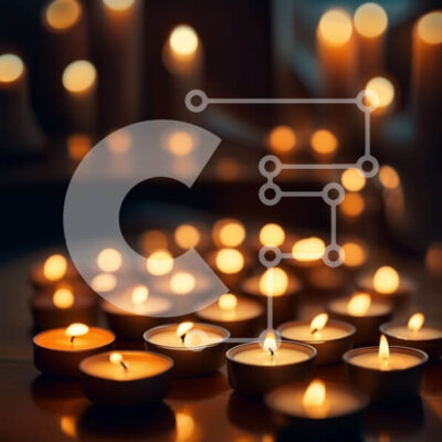 Intra Συλλεκτικό Ξύλινο Παζλ Plywood  4mm - Ειρηνική εικόνα αναμμένων κεριών σε ένα δωμάτιο με χαμηλό φωτισμό Σε Ξύλινο Κουτί - Διαστάσεις: 10x10 cm – 25 κομμάτια - Image 1