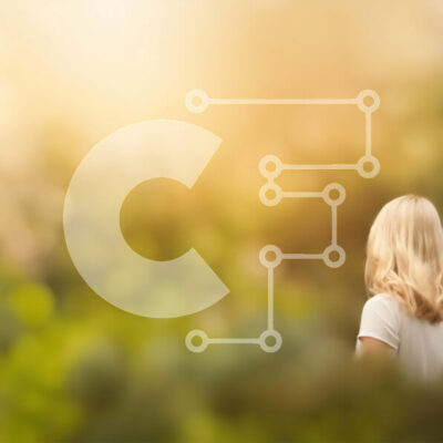 Intra Συλλεκτικό Ξύλινο Παζλ Plywood  4mm - Γυναίκα που στέκεται σε ένα πάρκο ή έναν κήπο Σε Ξύλινο Κουτί - Διαστάσεις Puzzle: 10x10 cm – 25 κομμάτια - Image 1