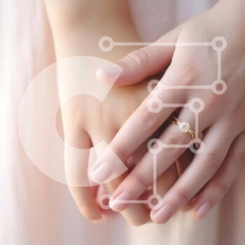 Intra Συλλεκτικό Ξύλινο Παζλ Plywood  4mm - Γυναίκα με πολλά δαχτυλίδια στα χέρια της Σε Ξύλινο Κουτί - Διαστάσεις Puzzle: 10x10 cm – 25 κομμάτια - Image 1