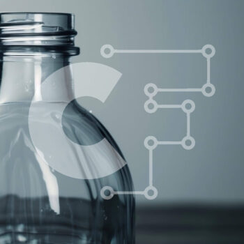 Intra Συλλεκτικό Ξύλινο Παζλ Plywood  4mm - Άδειο γυάλινο μπουκάλι σε ξύλινο τραπέζι Σε Ξύλινο Κουτί - Διαστάσεις: 10x10 cm – 25 κομμάτια - Image 1