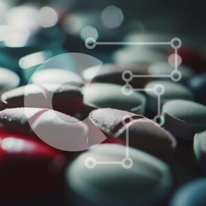 Intra Συλλεκτικό Ξύλινο Παζλ Plywood  4mm - Πολύχρωμες κάψουλες χαπιών διάσπαρτες στο τραπέζι Σε Ξύλινο Κουτί - Διαστάσεις Puzzle: 10x10 cm – 25 κομμάτια