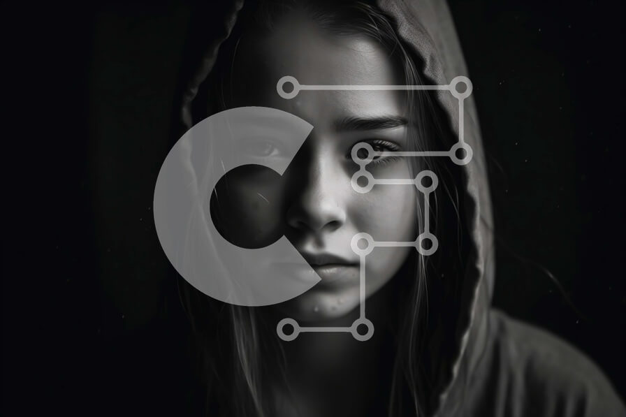 Intra Συλλεκτικό Ξύλινο Παζλ Plywood  4mm - Λυπημένη νεαρή γυναίκα με κουκούλα Σε Ξύλινο Κουτί - Διαστάσεις Puzzle: 10x10 cm – 25 κομμάτια