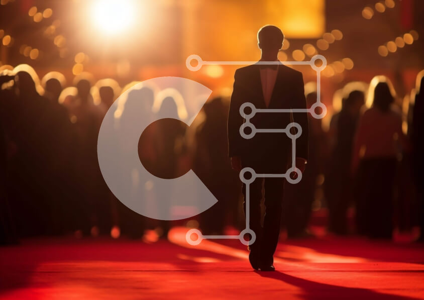 Intra Συλλεκτικό Ξύλινο Παζλ Plywood  4mm - Άτομο που περπατά κάτω από το κόκκινο χαλί σε μια εκδήλωση ή μια γιορτή Σε Ξύλινο Κουτί - Διαστάσεις Puzzle: 10x10 cm – 25 κομμάτια