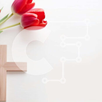 Intra Συλλεκτικό Ξύλινο Παζλ Plywood  4mm - Πασχαλινός σταυρός και κόκκινες τουλίπες στο λευκό τραπέζι Σε Ξύλινο Κουτί - Διαστάσεις Puzzle: 10x10 cm – 25 κομμάτια - Image 1