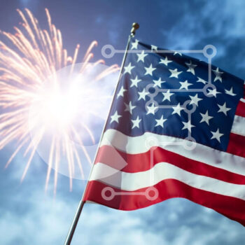 Intra Συλλεκτικό Ξύλινο Παζλ Plywood  4mm - Αμερικανική σημαία κυματίζει με πυροτεχνήματα στο παρασκήνιο Σε Ξύλινο Κουτί - Διαστάσεις: 10x10 cm – 25 κομμάτια - Image 1