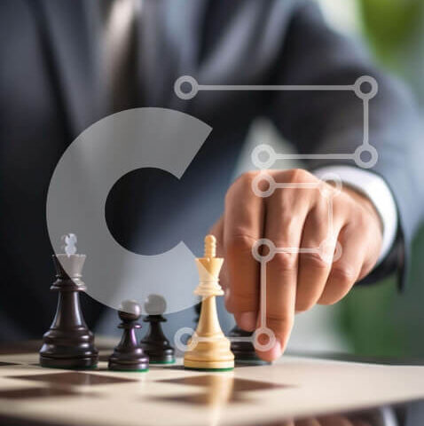 Intra Συλλεκτικό Ξύλινο Παζλ Plywood  4mm - Επιχειρηματίας που παίζει σκάκι στο τραπέζι Σε Ξύλινο Κουτί - Διαστάσεις Puzzle: 10x10 cm – 25 κομμάτια - Image 1