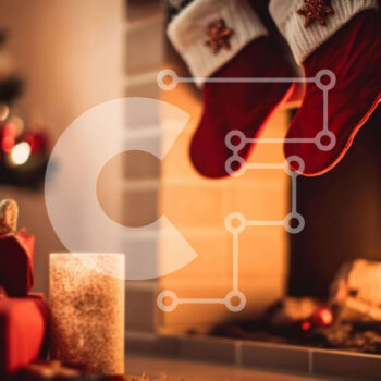 Intra Συλλεκτικό Ξύλινο Παζλ Plywood  4mm - Άνετο χριστουγεννιάτικο τζάκι με κάλτσες και δέντρο Σε Ξύλινο Κουτί - Διαστάσεις: 10x10 cm – 25 κομμάτια - Image 1