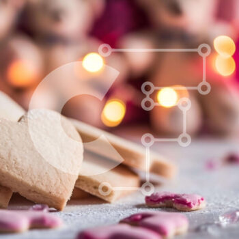 Intra Συλλεκτικό Ξύλινο Παζλ Plywood  4mm - Ρομαντικά μπισκότα για την ημέρα του Αγίου Βαλεντίνου και αρκουδάκια Σε Ξύλινο Κουτί - Διαστάσεις Puzzle: 10x10 cm – 25 κομμάτια - Image 1