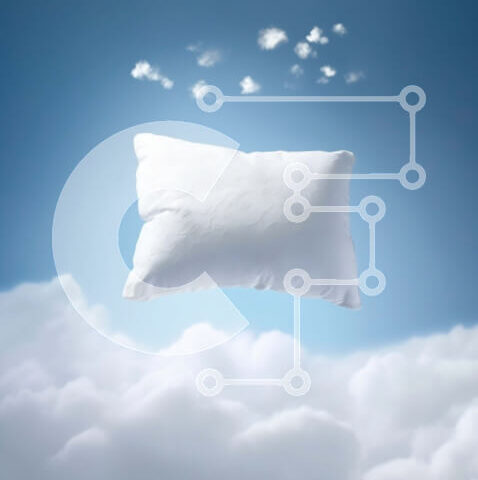 Intra Συλλεκτικό Ξύλινο Παζλ Plywood  4mm - Λευκό μαξιλάρι που επιπλέει στον ουρανό ανάμεσα στα σύννεφα - Φωτογραφία Αρχείου Σε Ξύλινο Κουτί - Διαστάσεις: 10x10 cm – 25 κομμάτια - Image 1