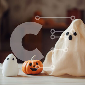 Intra Συλλεκτικό Ξύλινο Παζλ Plywood  4mm - Διακοσμήσεις αποκριών σε ξύλινο τραπέζι με ειδώλια φαντασμάτων και κολοκύθες Σε Ξύλινο Κουτί - Διαστάσεις Puzzle: 10x10 cm – 25 κομμάτια - Image 1