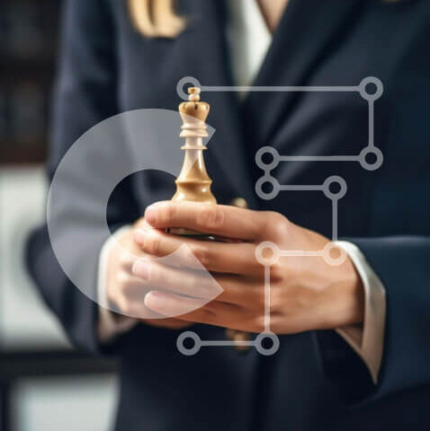 Intra Συλλεκτικό Ξύλινο Παζλ Plywood  4mm - Κομψή επιχειρηματίας με χρυσό σκάκι Σε Ξύλινο Κουτί - Διαστάσεις Puzzle: 10x10 cm – 25 κομμάτια - Image 1