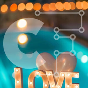 Intra Συλλεκτικό Ξύλινο Παζλ Plywood  4mm - Γιορτή αγάπης με μπαλόνια και διακοσμητικά σε σχήμα καρδιάς δίπλα στην πισίνα Σε Ξύλινο Κουτί - Διαστάσεις: 10x10 cm – 25 κομμάτια