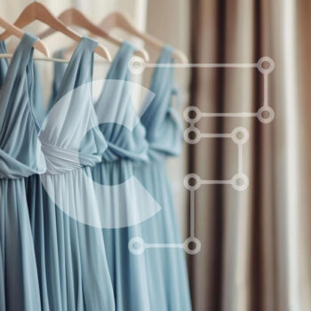 Intra Συλλεκτικό Ξύλινο Παζλ Plywood  4mm - Μπλε φορέματα παράνυμφων που κρέμονται στο δωμάτιο με κουρτίνες Σε Ξύλινο Κουτί - Διαστάσεις Puzzle: 10x10 cm – 25 κομμάτια - Image 1