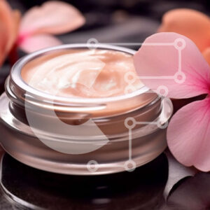 Intra Συλλεκτικό Ξύλινο Παζλ Plywood  4mm - Γυάλινο βάζο με λευκή κρέμα με ροζ λουλούδι σε μαύρο φόντο Σε Ξύλινο Κουτί - Διαστάσεις Puzzle: 10x10 cm – 25 κομμάτια