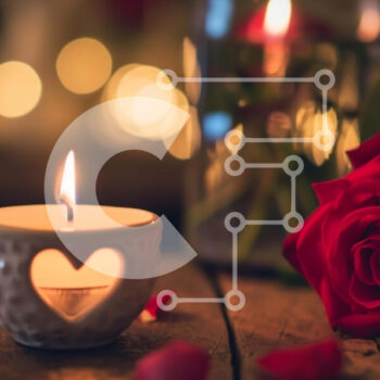 Intra Συλλεκτικό Ξύλινο Παζλ Plywood  4mm - Ρομαντική σκηνή με τριαντάφυλλο και κερί σε ξύλινο τραπέζι Σε Ξύλινο Κουτί - Διαστάσεις Puzzle: 10x10 cm – 25 κομμάτια - Image 1