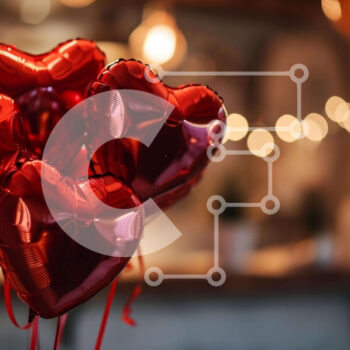 Intra Συλλεκτικό Ξύλινο Παζλ Plywood  4mm - Κόκκινα μπαλόνια σε σχήμα καρδιάς για τον εορτασμό ειδικών περιστάσεων Σε Ξύλινο Κουτί - Διαστάσεις Puzzle: 10x10 cm – 25 κομμάτια - Image 1