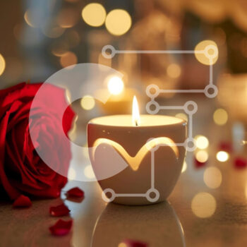 Intra Συλλεκτικό Ξύλινο Παζλ Plywood  4mm - Ρομαντικό σκηνικό με κόκκινο τριαντάφυλλο και κεριά καρδιές Σε Ξύλινο Κουτί - Διαστάσεις Puzzle: 10x10 cm – 25 κομμάτια - Image 1