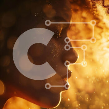 Intra Συλλεκτικό Ξύλινο Παζλ Plywood  4mm - Γυναίκα με μακριά σγουρά μαλλιά που βλέπει στον ήλιο Σε Ξύλινο Κουτί - Διαστάσεις Puzzle: 10x10 cm – 25 κομμάτια - Image 1