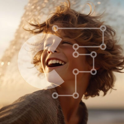 Intra Συλλεκτικό Ξύλινο Παζλ Plywood  4mm - Αξιολάτρευτη εικόνα ενός αγοριού με μαλλιά φουσκωμένα από τον άνεμο στην παραλία Σε Ξύλινο Κουτί - Διαστάσεις Puzzle: 10x10 cm – 25 κομμάτια - Image 1