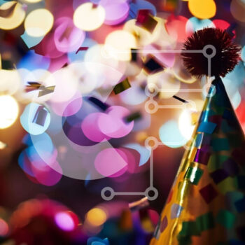 Intra Συλλεκτικό Ξύλινο Παζλ Plywood  4mm - Καπέλο για πάρτι με πολύχρωμα κομφετί - Γιορτάστε τη νύχτα Σε Ξύλινο Κουτί - Διαστάσεις Puzzle: 10x10 cm – 25 κομμάτια - Image 1