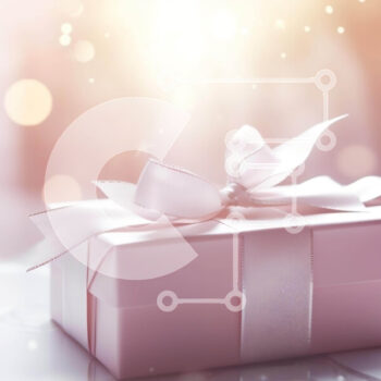 Intra Συλλεκτικό Ξύλινο Παζλ Plywood  4mm - Ροζ κουτί δώρου με λευκή κορδέλα σε διακοσμημένο τραπέζι Σε Ξύλινο Κουτί - Διαστάσεις Puzzle: 10x10 cm – 25 κομμάτια - Image 1