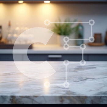 Intra Συλλεκτικό Ξύλινο Παζλ Plywood  4mm - Μαρμάρινος πάγκος με μπουκάλια κρασιού σε μια αμυδρά φωτισμένη κουζίνα Σε Ξύλινο Κουτί - Διαστάσεις Puzzle: 10x10 cm – 25 κομμάτια - Image 1