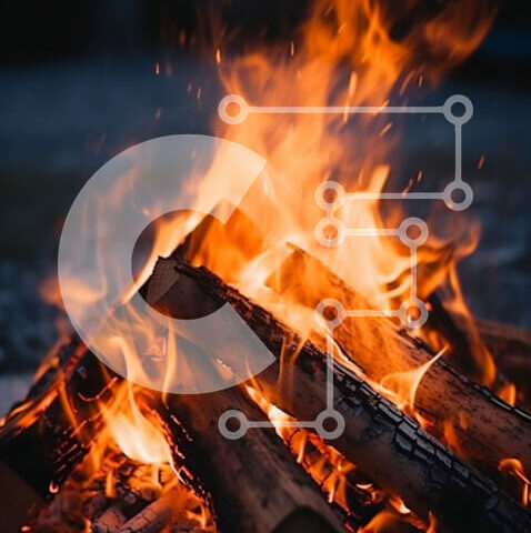 Intra Συλλεκτικό Ξύλινο Παζλ Plywood  4mm - Φωτιά τη νύχτα με αναμμένα κούτσουρα και σκοτεινό ουρανό στο βάθος Σε Ξύλινο Κουτί - Διαστάσεις Puzzle: 10x10 cm – 25 κομμάτια - Image 1