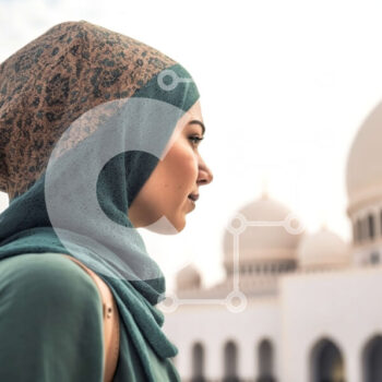 Intra Συλλεκτικό Ξύλινο Παζλ Plywood  4mm - Όμορφη εικόνα μιας γυναίκας με χιτζάμπ μπροστά από ένα τζαμί Σε Ξύλινο Κουτί - Διαστάσεις Puzzle: 10x10 cm – 25 κομμάτια - Image 1