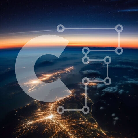 Intra Συλλεκτικό Ξύλινο Παζλ Plywood  4mm - Εκπληκτική νυχτερινή εναέρια άποψη μιας πόλης με αστέρια και βουνά Σε Ξύλινο Κουτί - Διαστάσεις Puzzle: 10x10 cm – 25 κομμάτια - Image 1