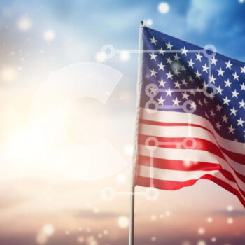 Intra Συλλεκτικό Ξύλινο Παζλ Plywood  4mm - Αμερικανική σημαία που κυματίζει στο χιονισμένο φόντο Σε Ξύλινο Κουτί - Διαστάσεις: 10x10 cm – 25 κομμάτια - Image 1