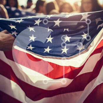 Intra Συλλεκτικό Ξύλινο Παζλ Plywood  4mm - Άνθρωποι που κρατούν μια αμερικανική σημαία με φόντο το φως του ήλιου Σε Ξύλινο Κουτί - Διαστάσεις: 10x10 cm – 25 κομμάτια - Image 1